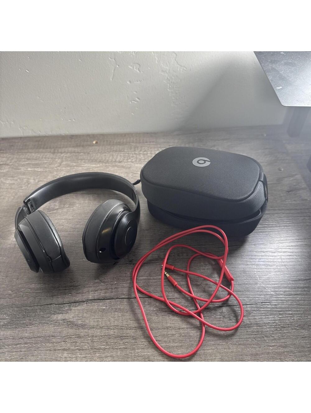 Beats by Dr. Dre Studio3 Wireless Over-Ear Bluetooth Headphones Black Case